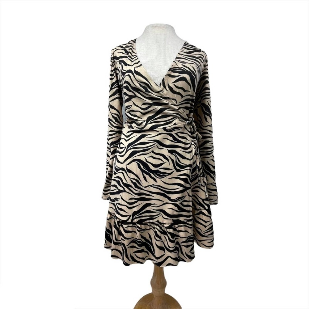 H&M Long Sleeve V-Neck Tiger Stripe Print Mini Wrap Dress Size Small - Picture 3 of 10